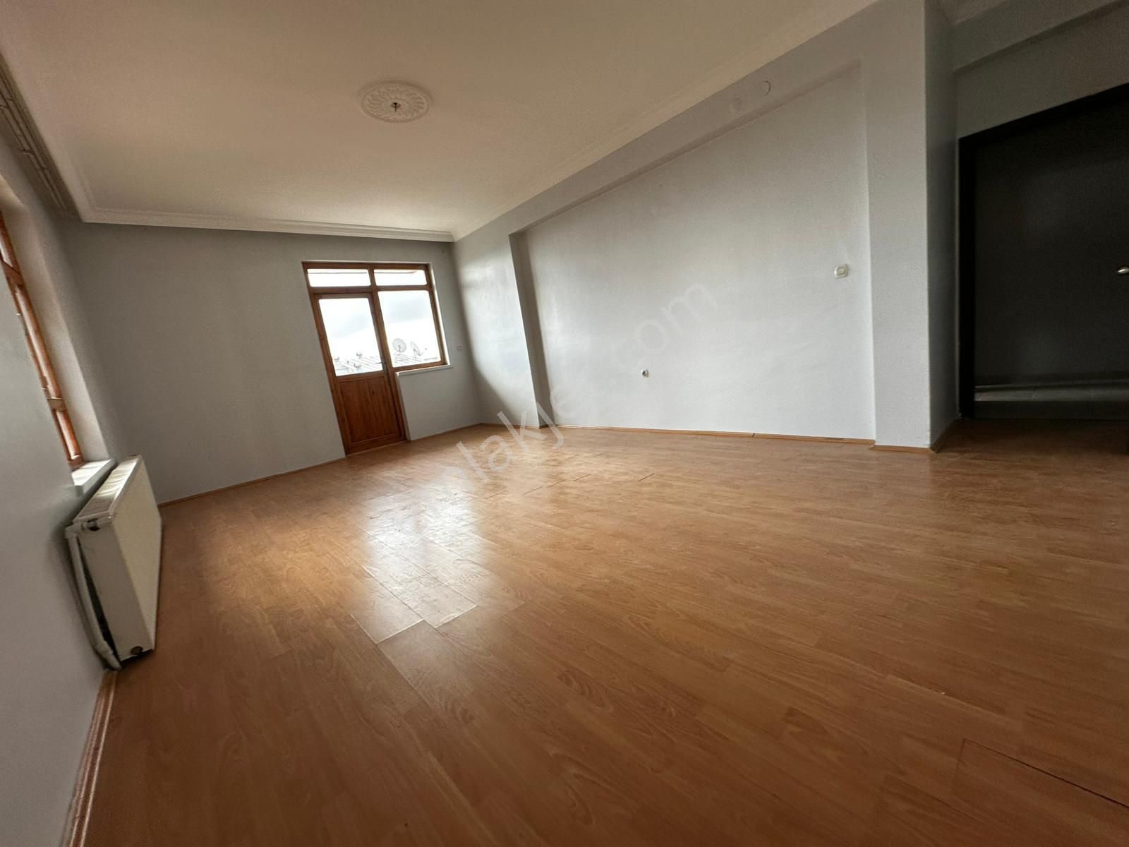 Osmangazi Cadde Üzeri Ara Katta Asansörlü Manzaralı Geniş M2 3+1 - Görsel 12