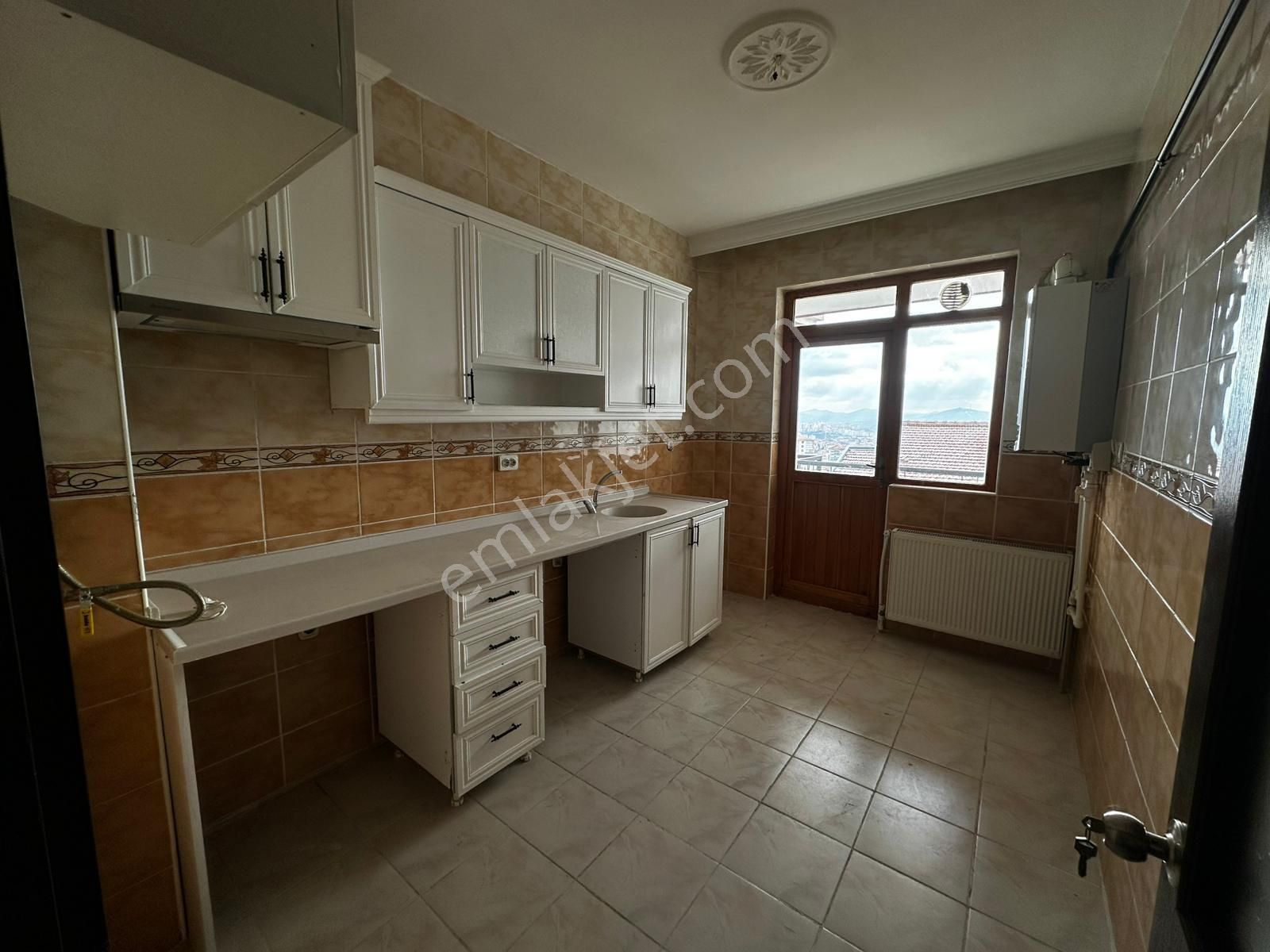 Osmangazi Cadde Üzeri Ara Katta Asansörlü Manzaralı Geniş M2 3+1 - Görsel 5