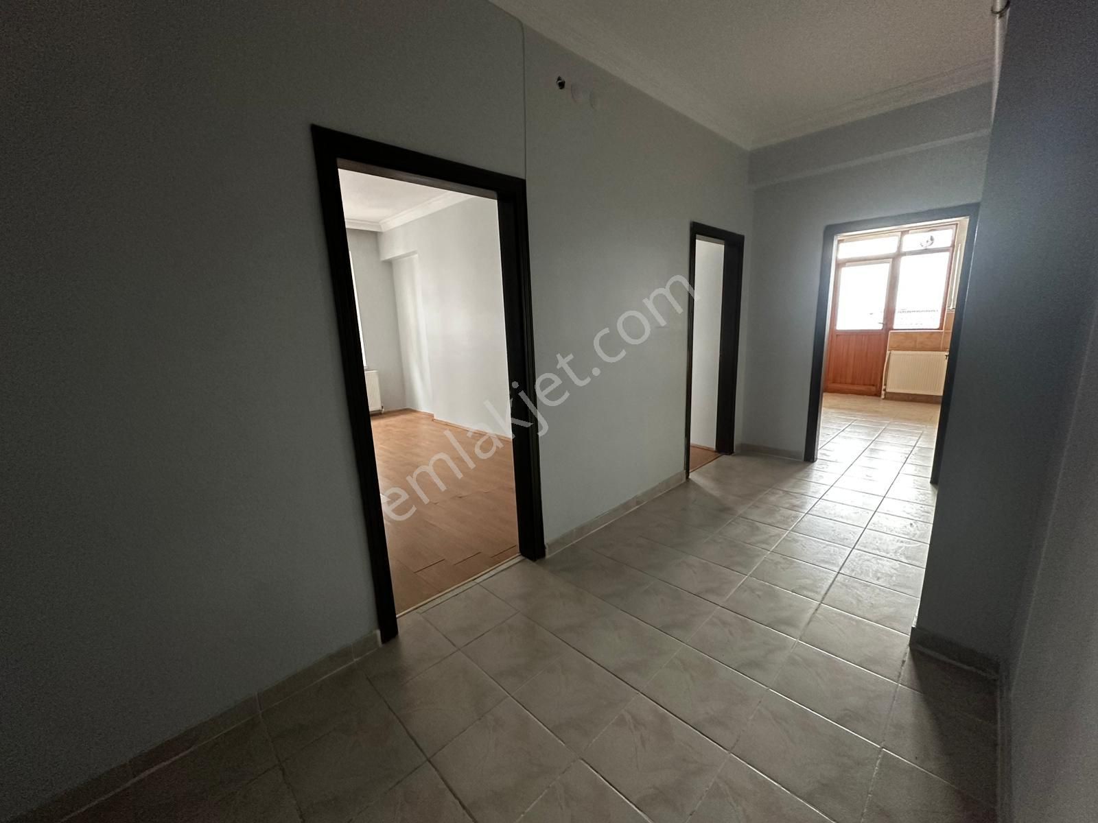 Osmangazi Cadde Üzeri Ara Katta Asansörlü Manzaralı Geniş M2 3+1 - Görsel 9