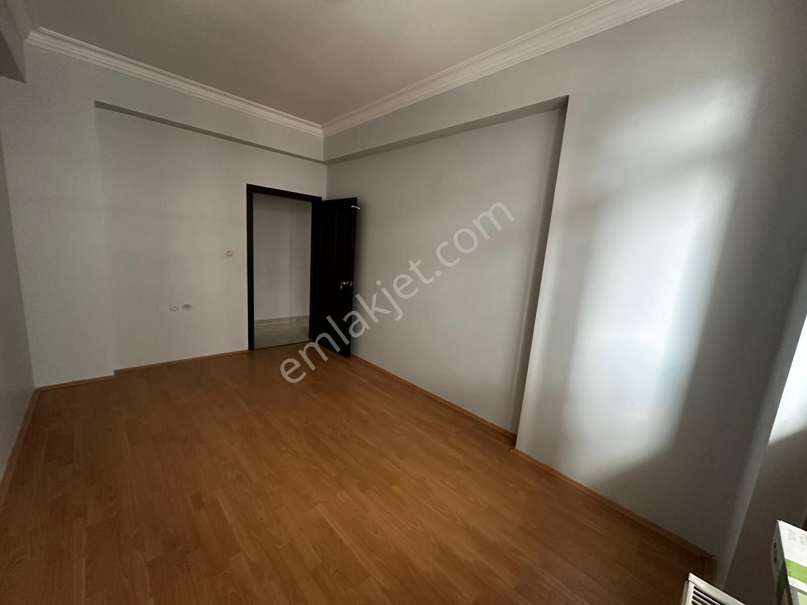 Osmangazi Cadde Üzeri Ara Katta Asansörlü Manzaralı Geniş M2 3+1 - Görsel 21