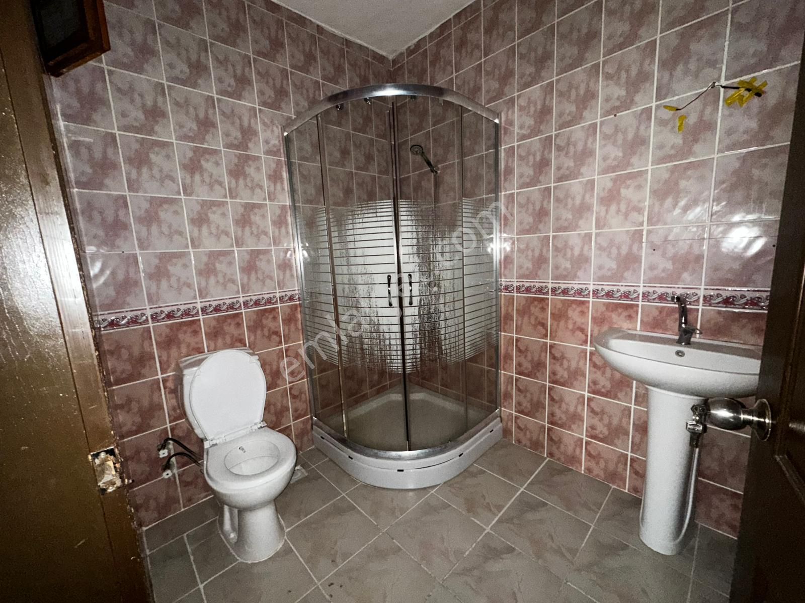 Osmangazi Cadde Üzeri Ara Katta Asansörlü Manzaralı Geniş M2 3+1 - Görsel 31