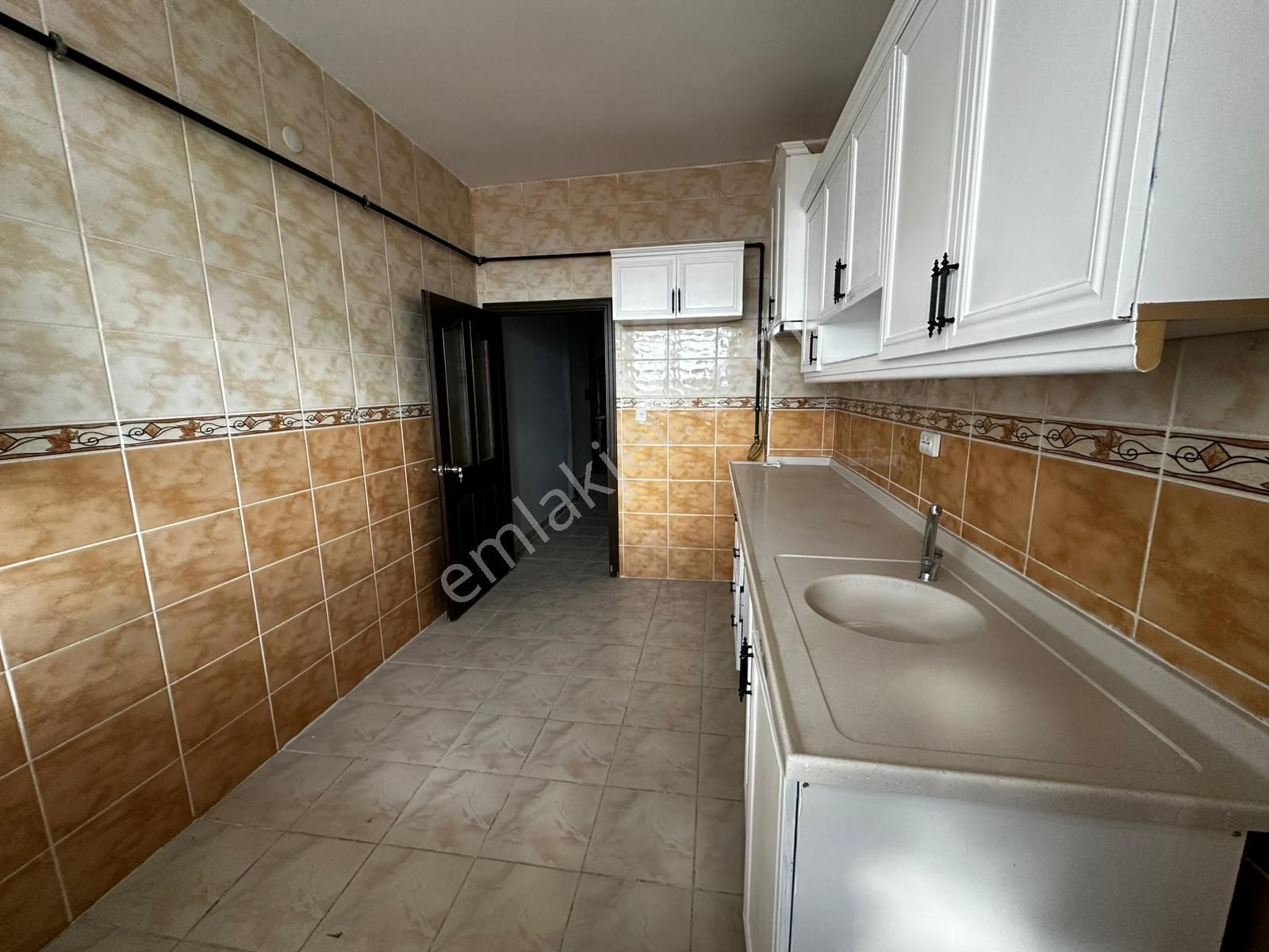 Osmangazi Cadde Üzeri Ara Katta Asansörlü Manzaralı Geniş M2 3+1 - Görsel 7