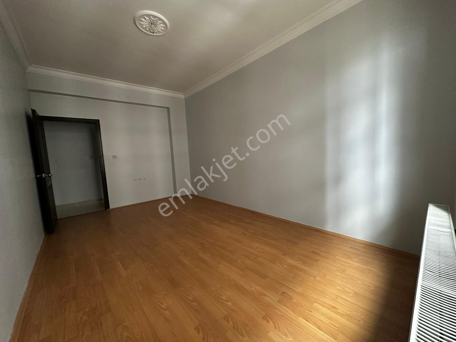 Osmangazi Cadde Üzeri Ara Katta Asansörlü Manzaralı Geniş M2 3+1 - Görsel 18