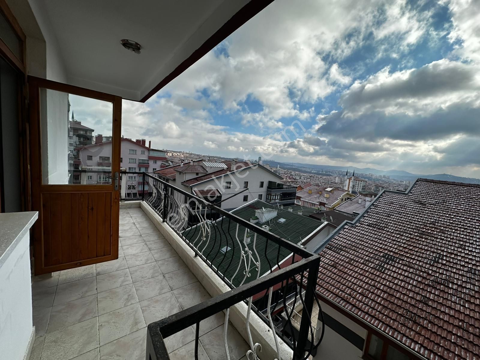 Osmangazi Cadde Üzeri Ara Katta Asansörlü Manzaralı Geniş M2 3+1 - Görsel 3