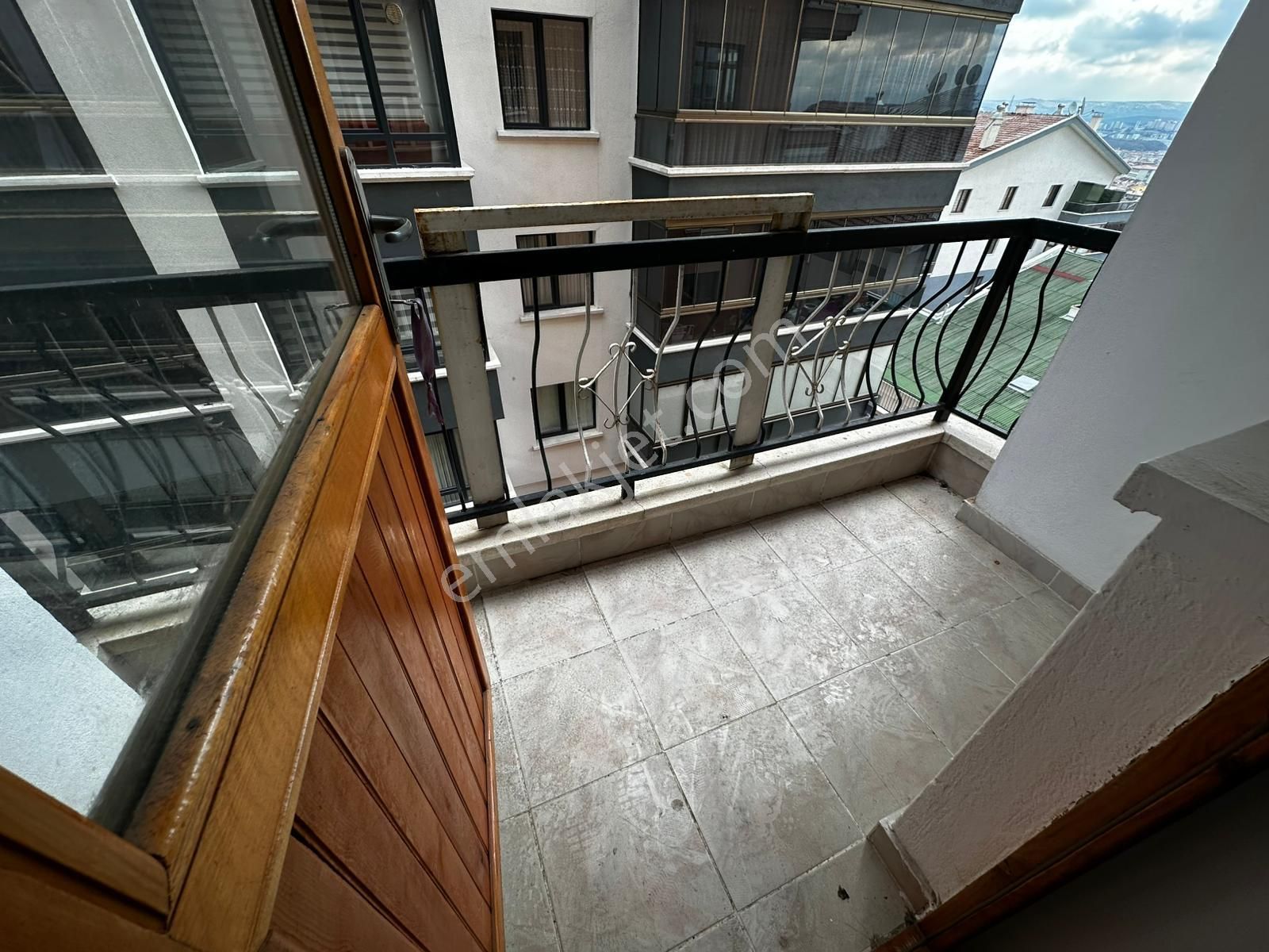 Osmangazi Cadde Üzeri Ara Katta Asansörlü Manzaralı Geniş M2 3+1 - Görsel 25