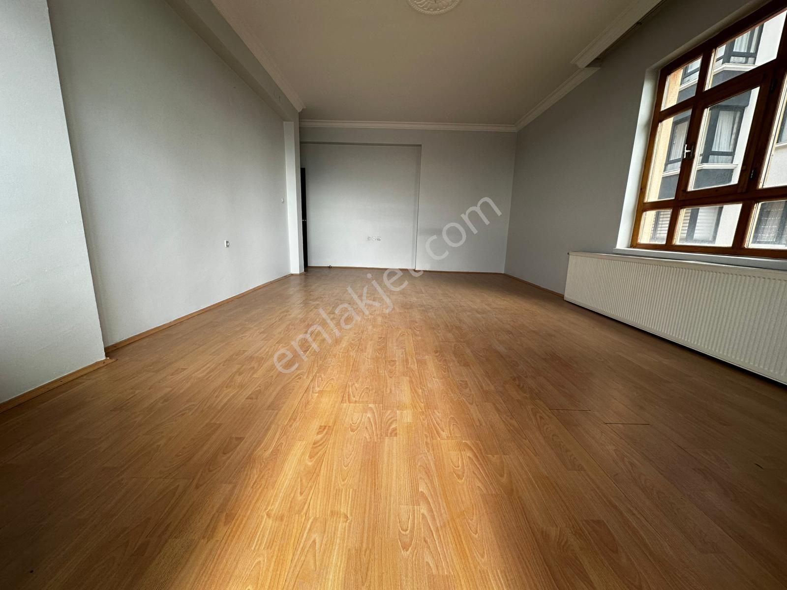 Osmangazi Cadde Üzeri Ara Katta Asansörlü Manzaralı Geniş M2 3+1 - Görsel 10