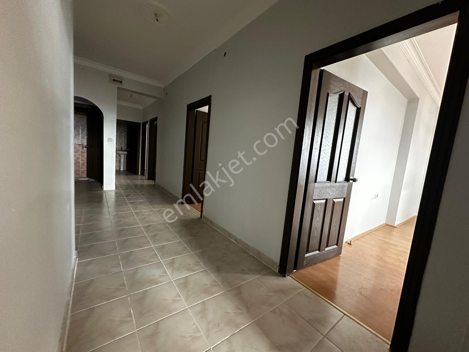 Osmangazi Cadde Üzeri Ara Katta Asansörlü Manzaralı Geniş M2 3+1 - Görsel 20