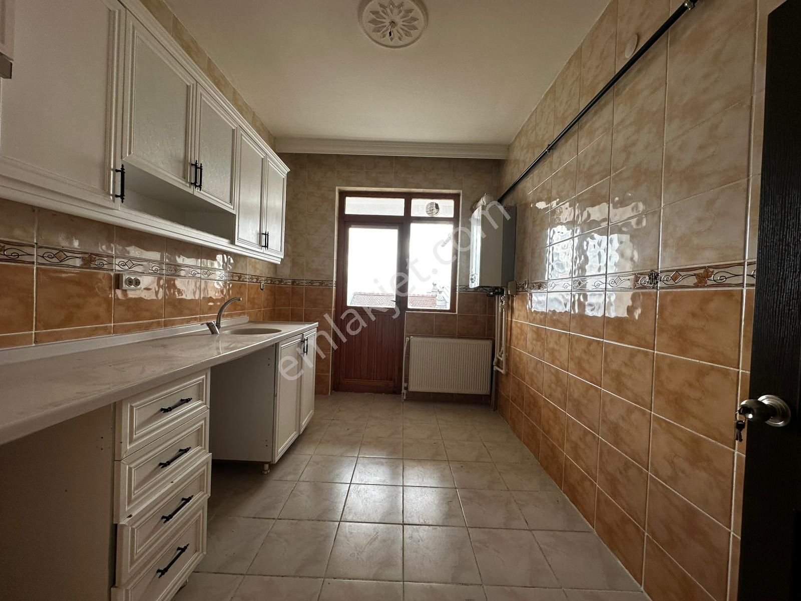 Osmangazi Cadde Üzeri Ara Katta Asansörlü Manzaralı Geniş M2 3+1 - Görsel 4