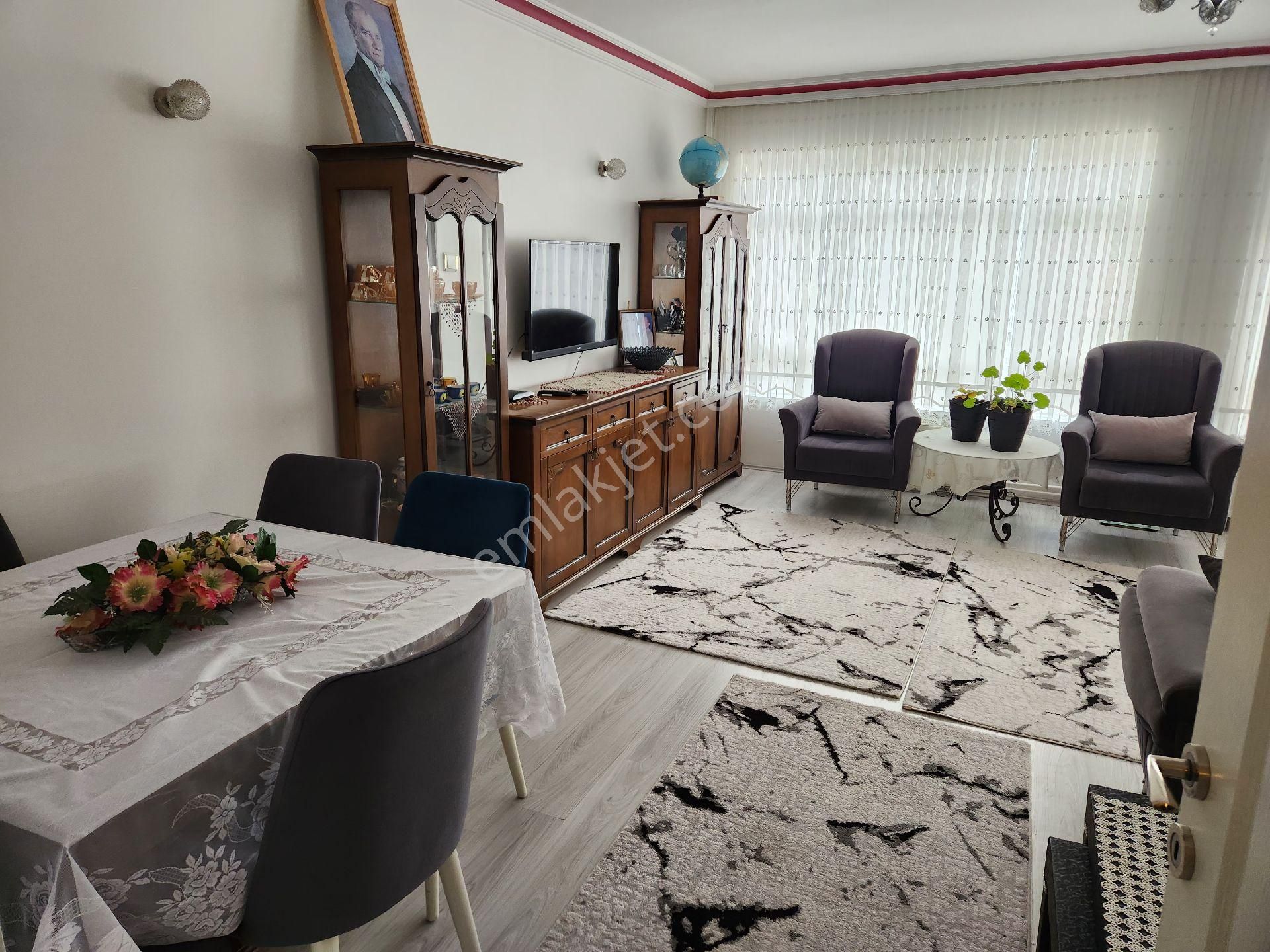 Burak Emlak'dan Kiralık Daire Kurtuluş Bahadırlar Sk. 2+1 Bağımsız Salon Arakat