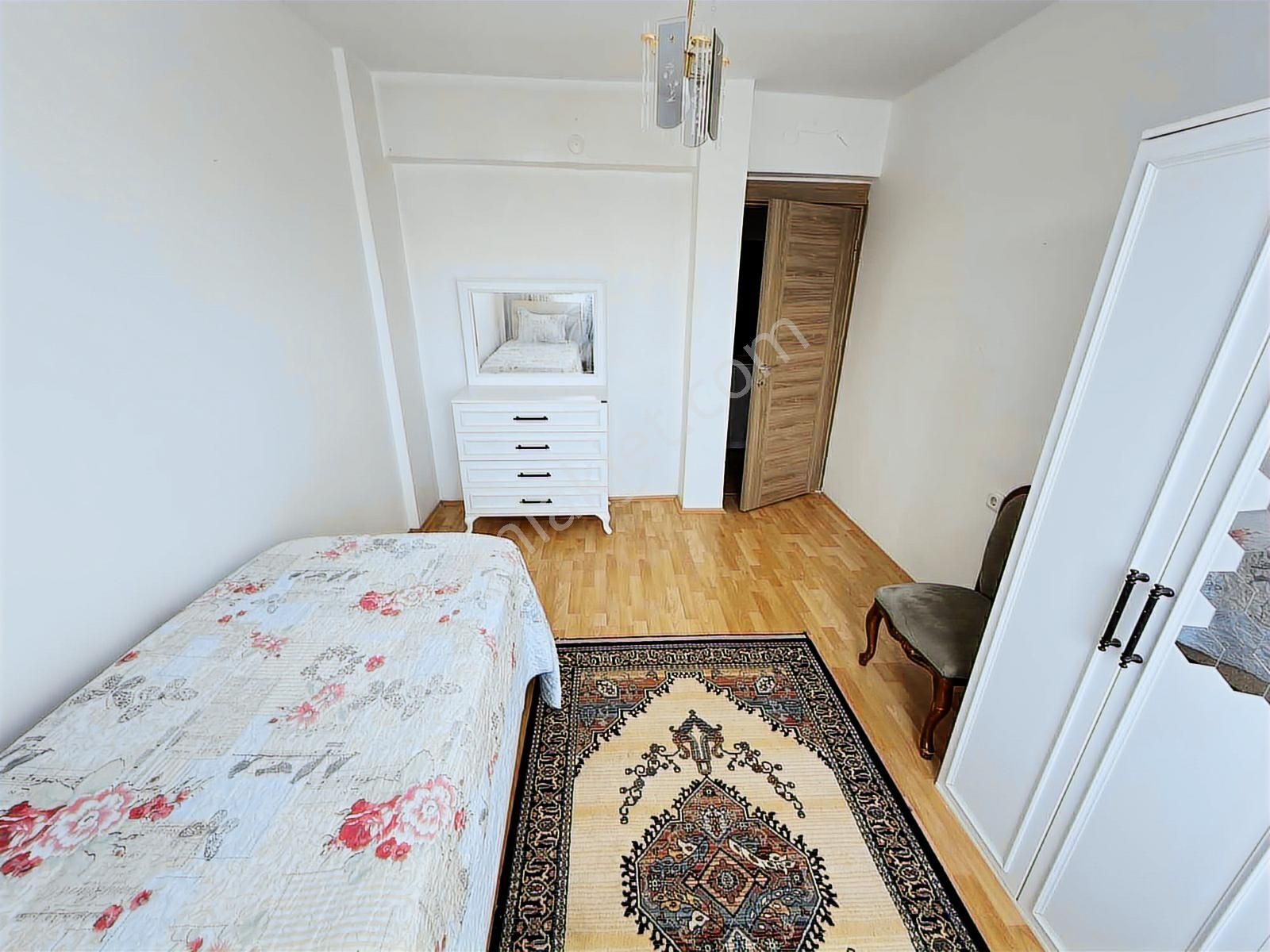 Oğulbey'den Hastaneler Yakını 3+1 Ful Eşyalı Güney Cepe Orta Kat - Görsel 3