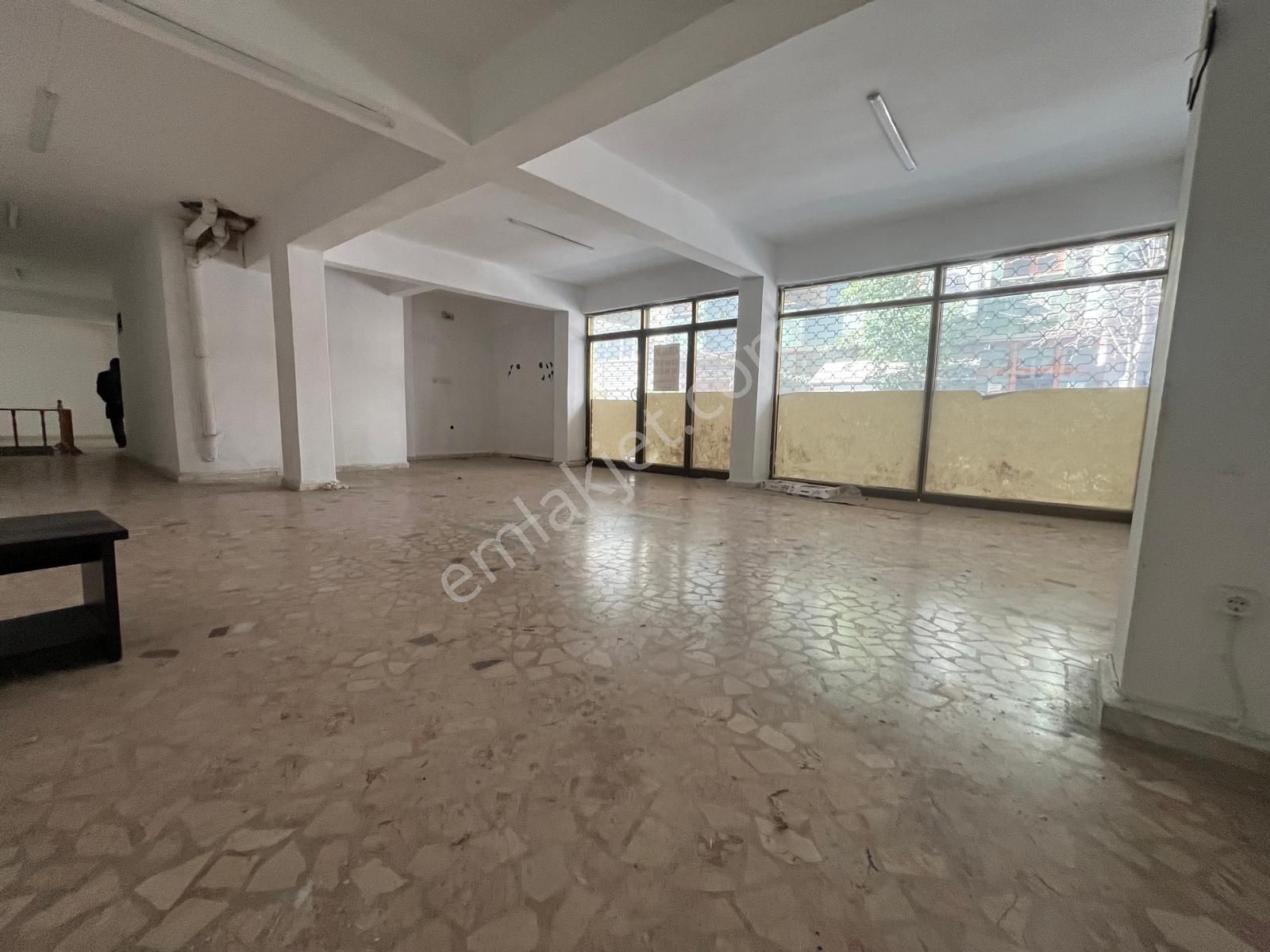 Loft Tan Fefaköy Merkezde Wc Li Mutfaklı 370m2 Kiralık Bodrumlu Dükkan - Görsel 3