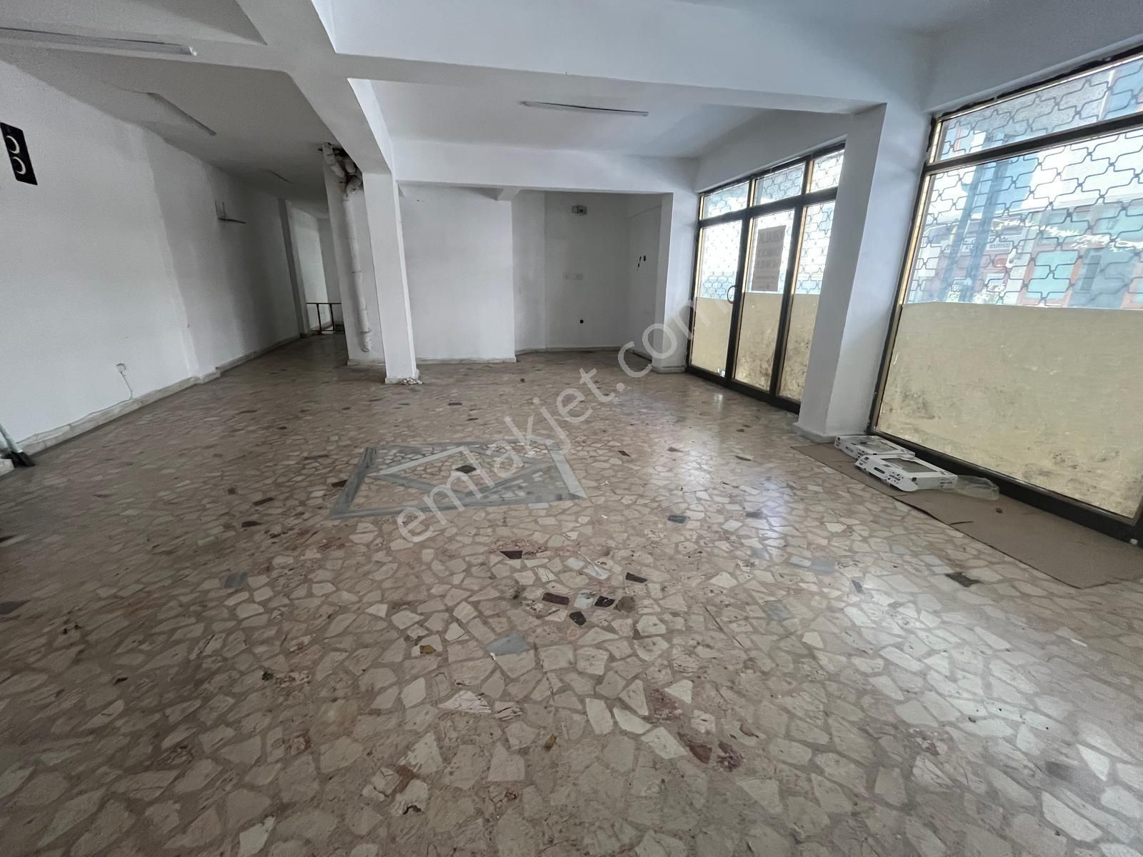 Loft Tan Fefaköy Merkezde Wc Li Mutfaklı 370m2 Kiralık Bodrumlu Dükkan - Görsel 4