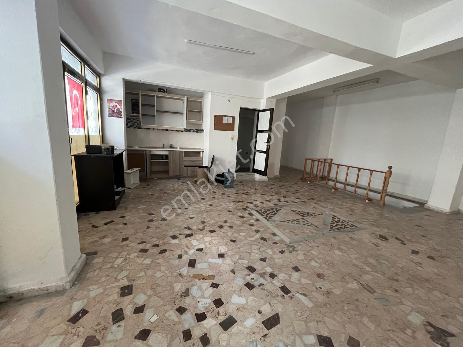 Loft Tan Fefaköy Merkezde Wc Li Mutfaklı 370m2 Kiralık Bodrumlu Dükkan - Görsel 8