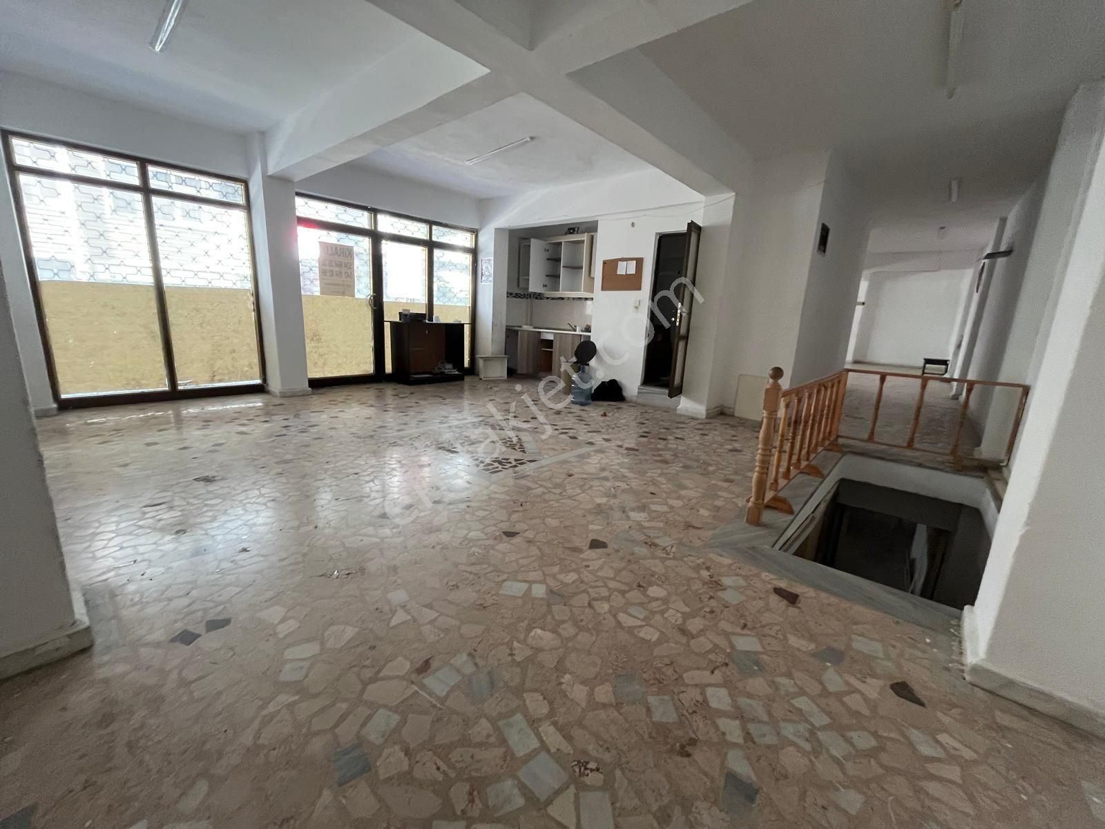 Loft Tan Fefaköy Merkezde Wc Li Mutfaklı 370m2 Kiralık Bodrumlu Dükkan - Görsel 6