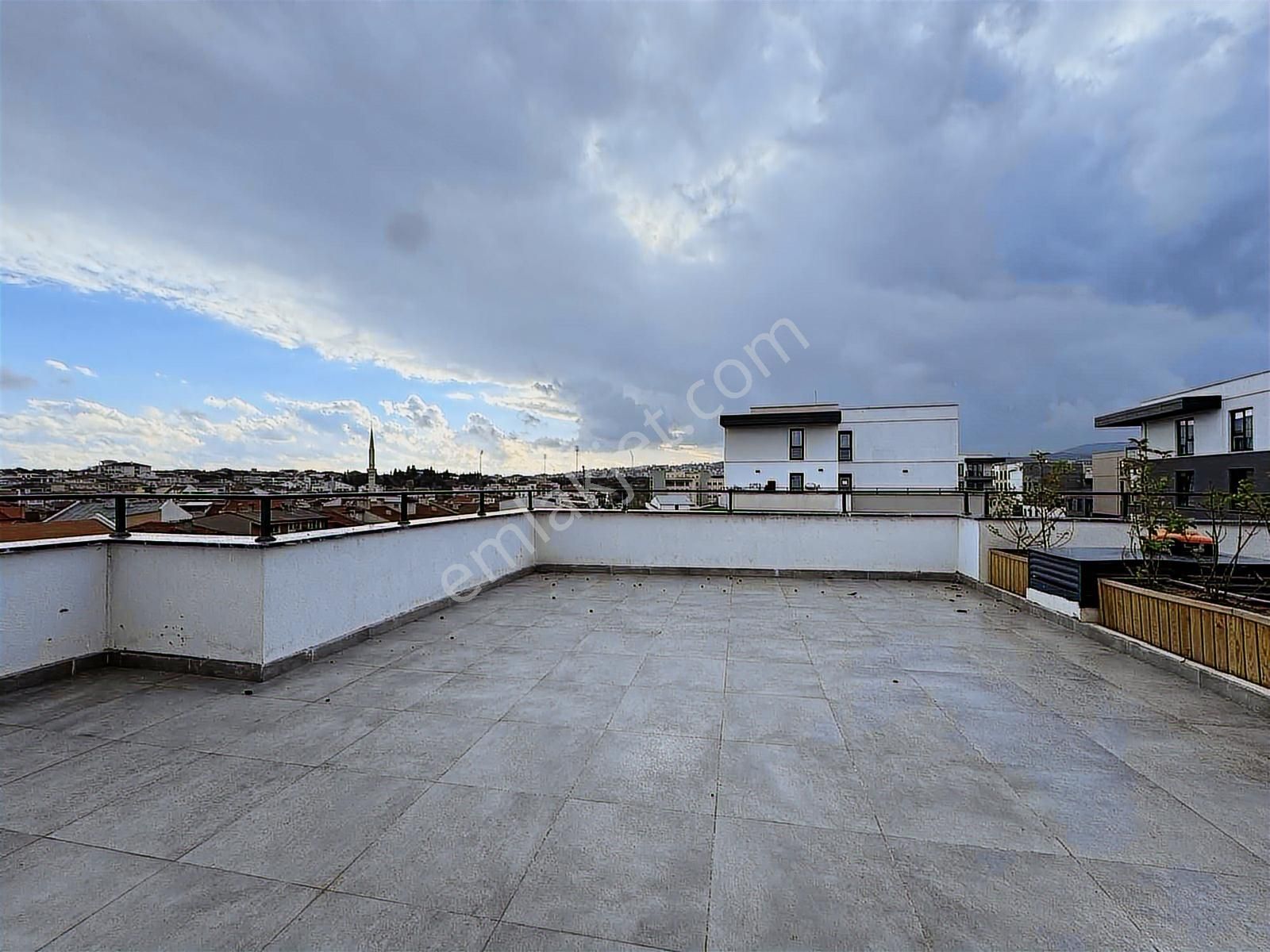 Emlak Konut'ta Geniş Teraslı Satılık 2+1 Daire - Görsel 8