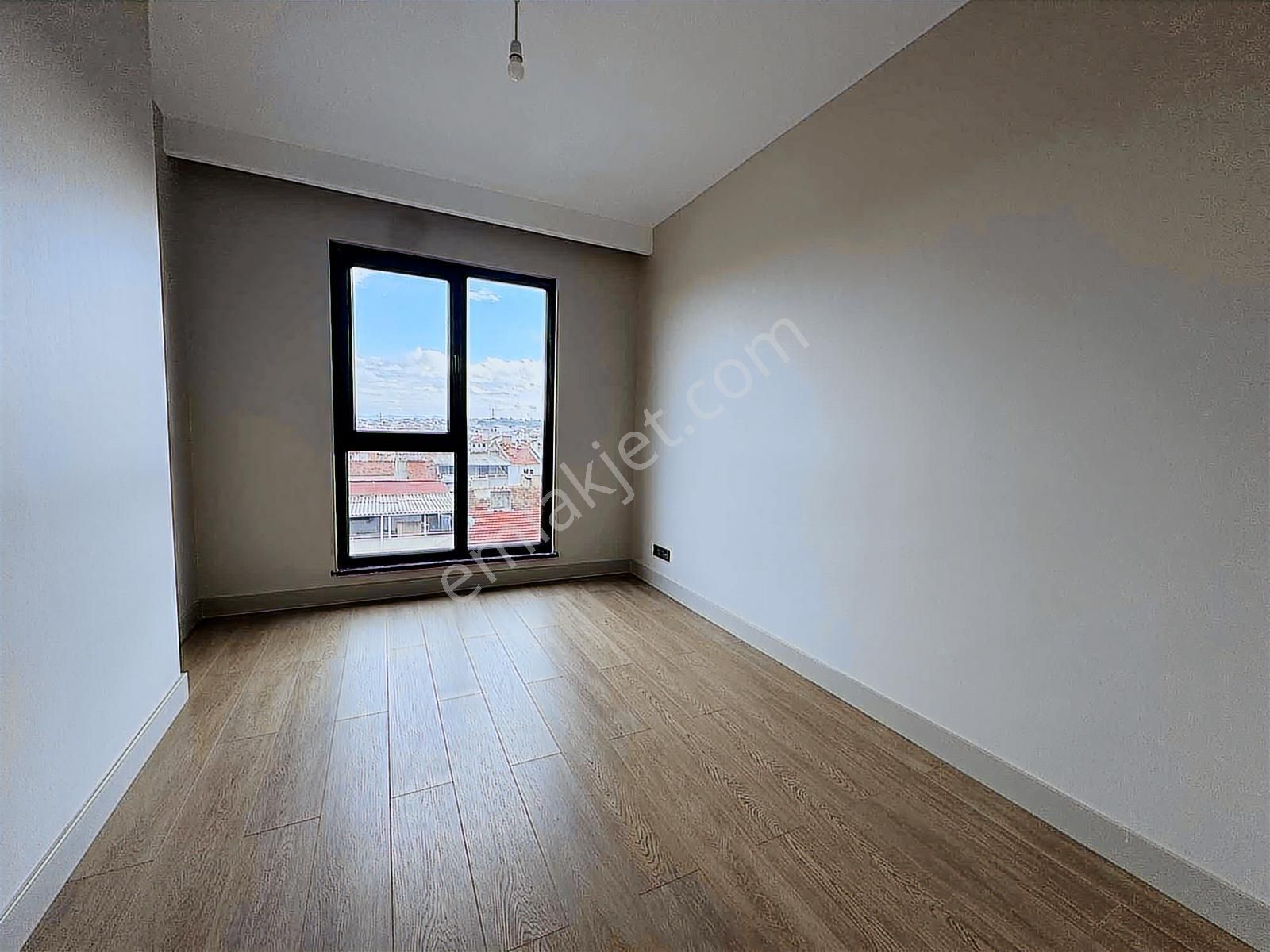 Emlak Konut'ta Geniş Teraslı Satılık 2+1 Daire - Görsel 13