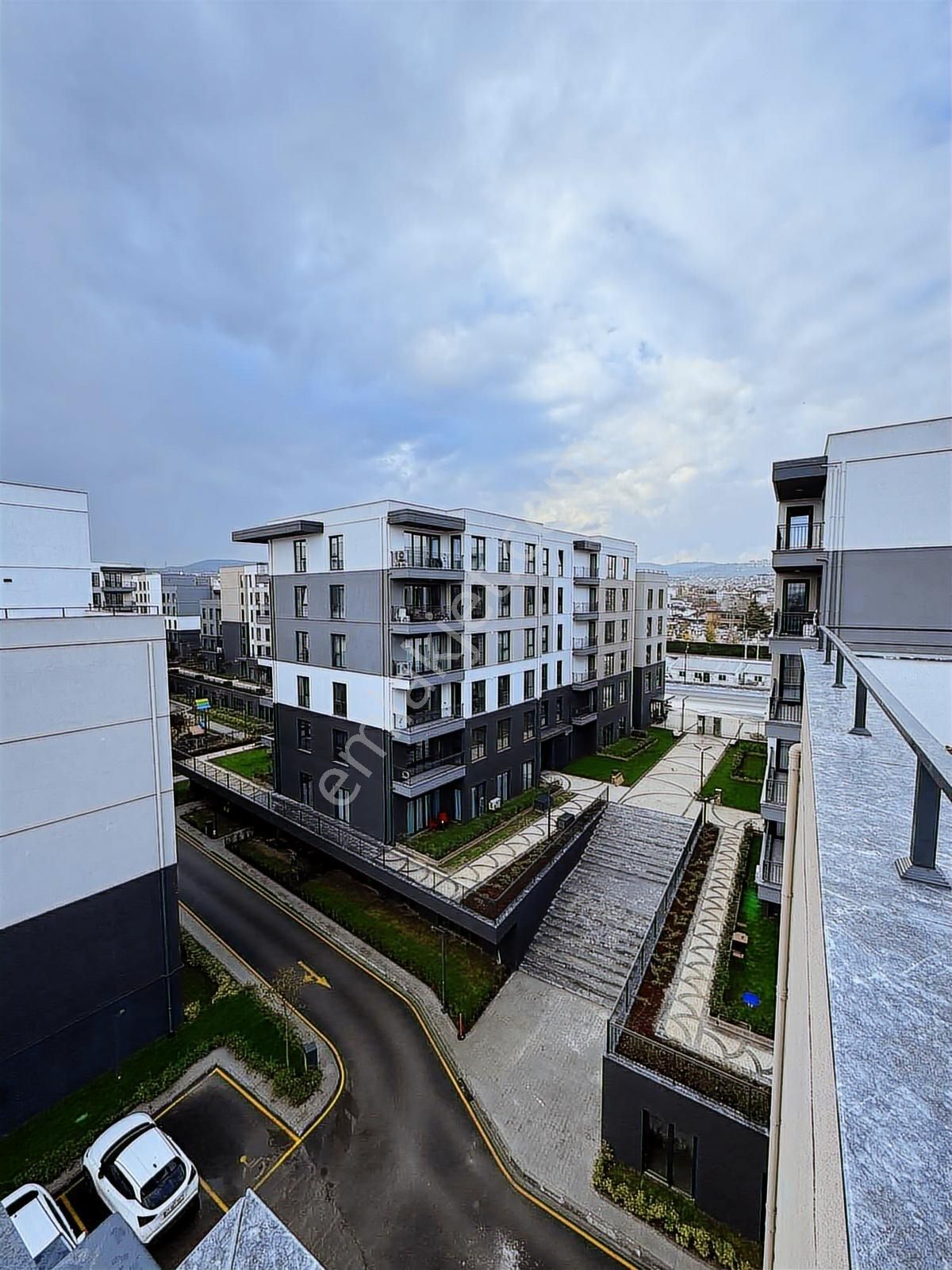 Emlak Konut'ta Geniş Teraslı Satılık 2+1 Daire - Görsel 4