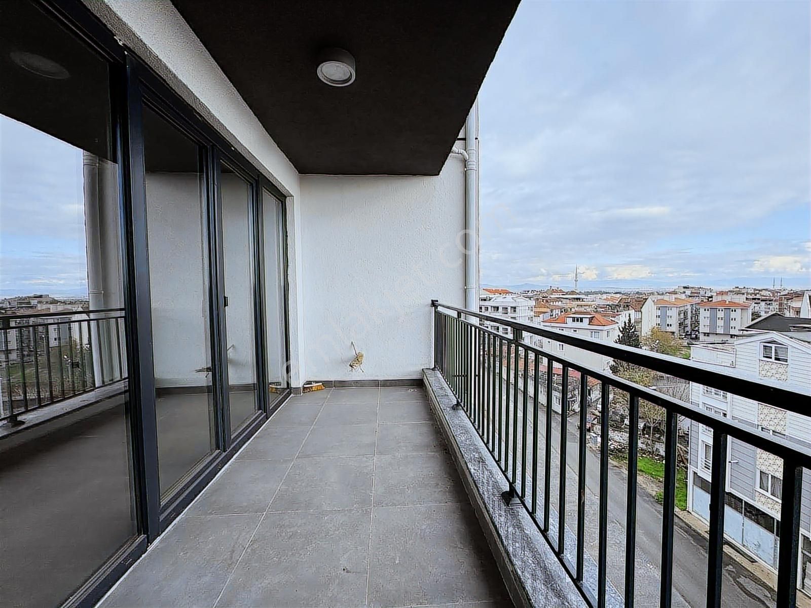 Emlak Konut'ta Geniş Teraslı Satılık 2+1 Daire - Görsel 15