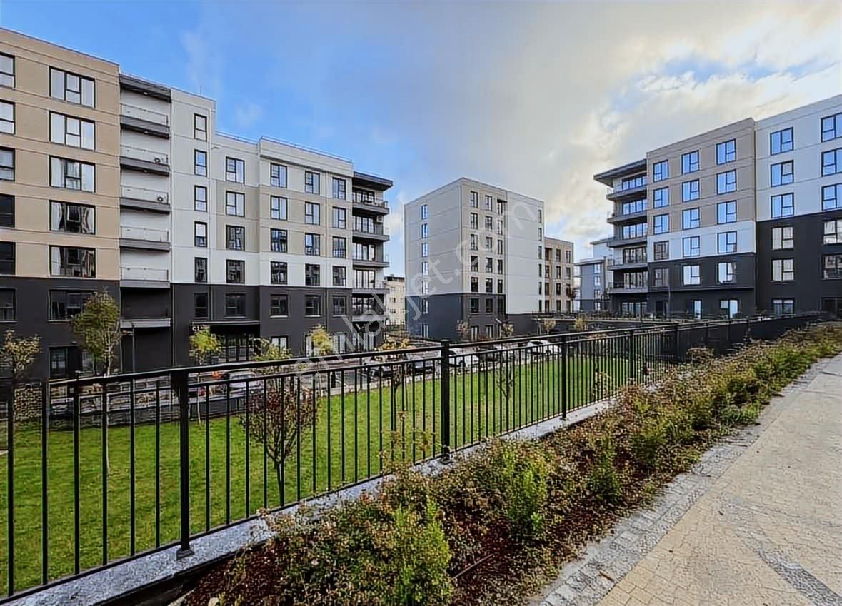 Emlak Konut'ta Peyzaj Manzaralı Satılık 1+1 Daire