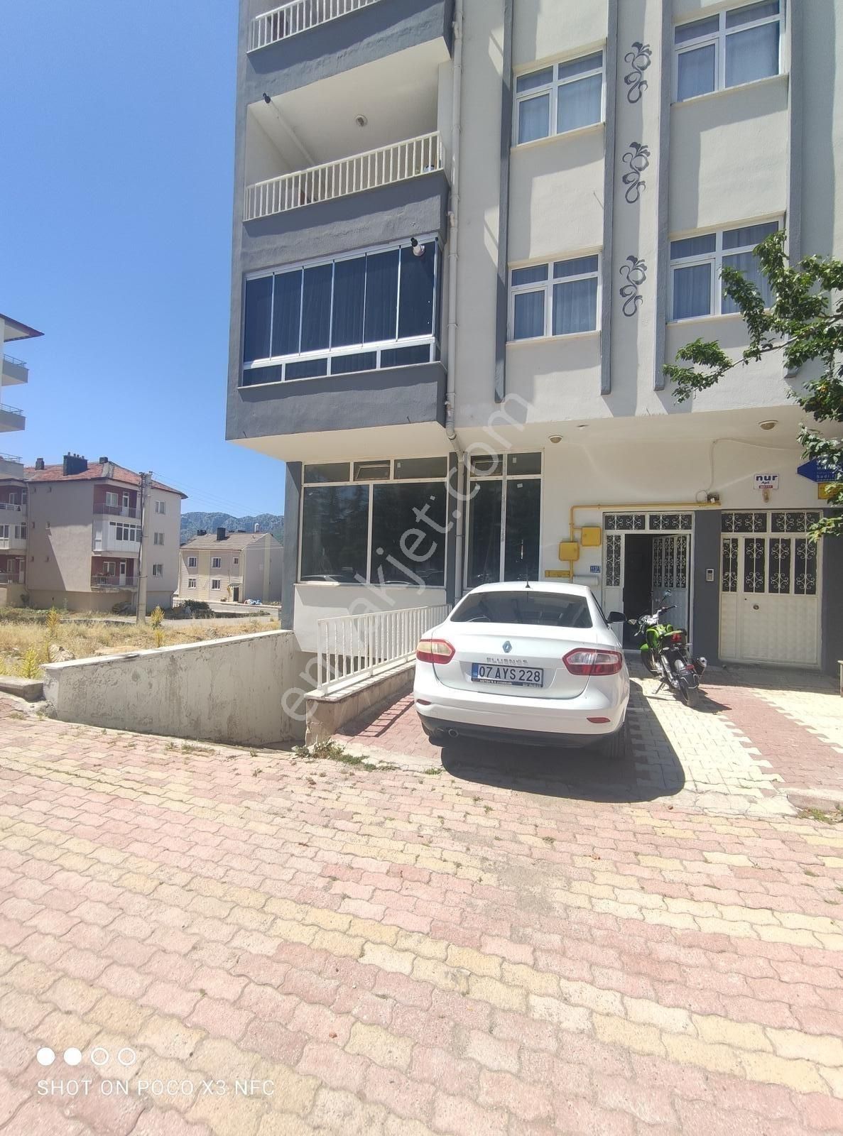 Özpınar,dan Asma Katlı Dükkan Sanat Okulu Altı 240 M2.dogalgazlı