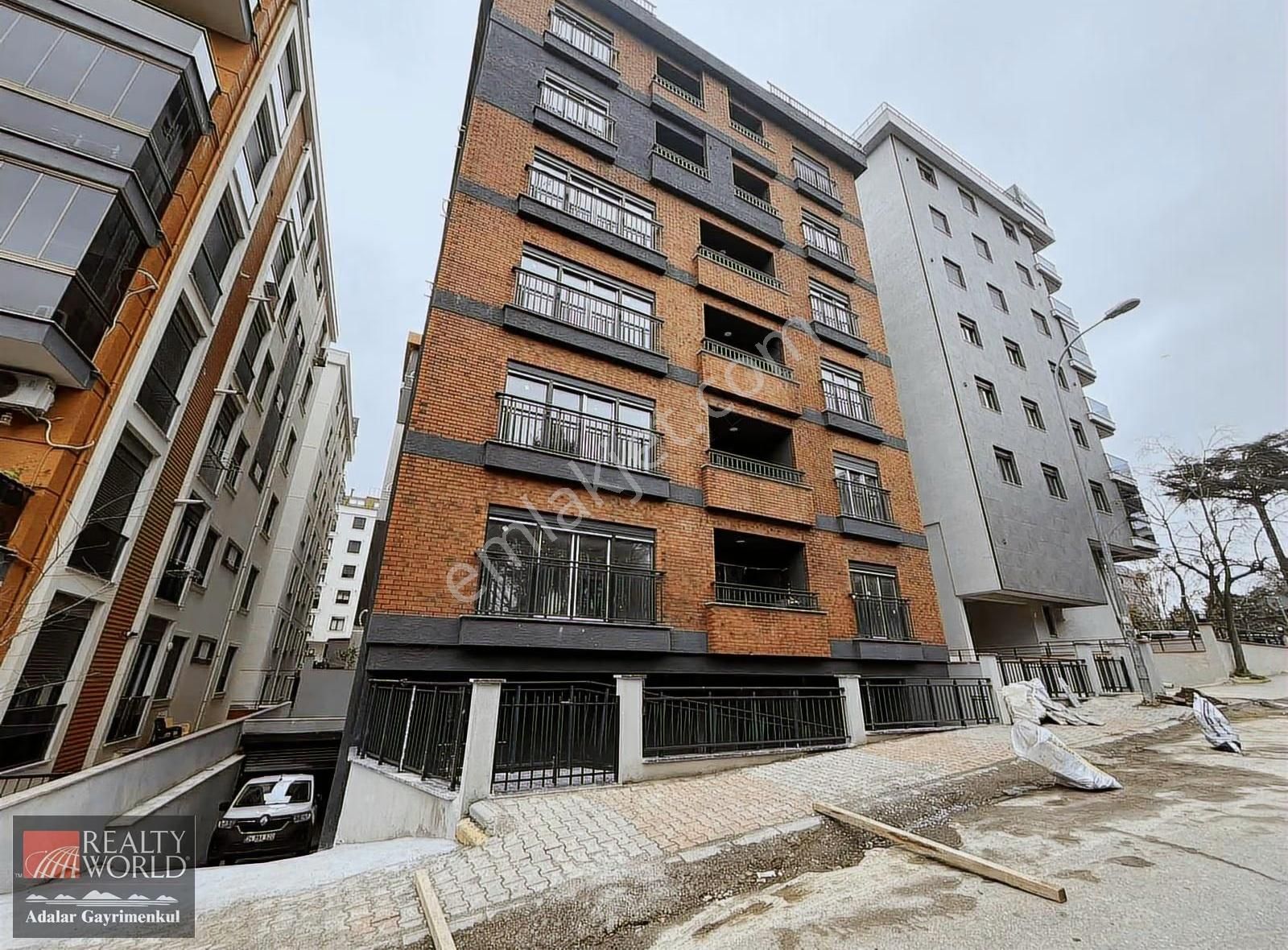 Pendik Batı Marmaray Ve Sahile Yürüme Mesafesinde Geniş 3+1