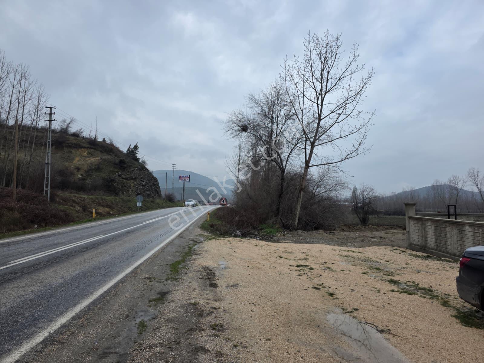 Tokat Gümenek Yol Ayrımında İşyeri Ve Bahçe Yapmaya Uygun Tarla - Görsel 2
