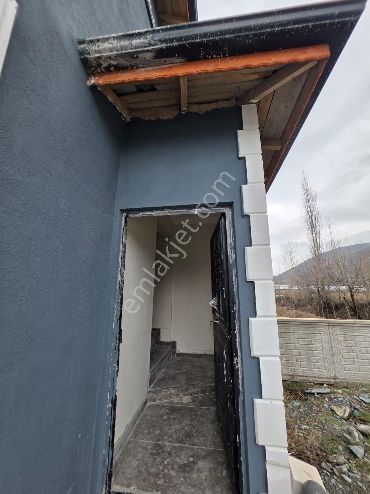 Tokat Gümenek Yol Ayrımında İşyeri Ve Bahçe Yapmaya Uygun Tarla - Görsel 6
