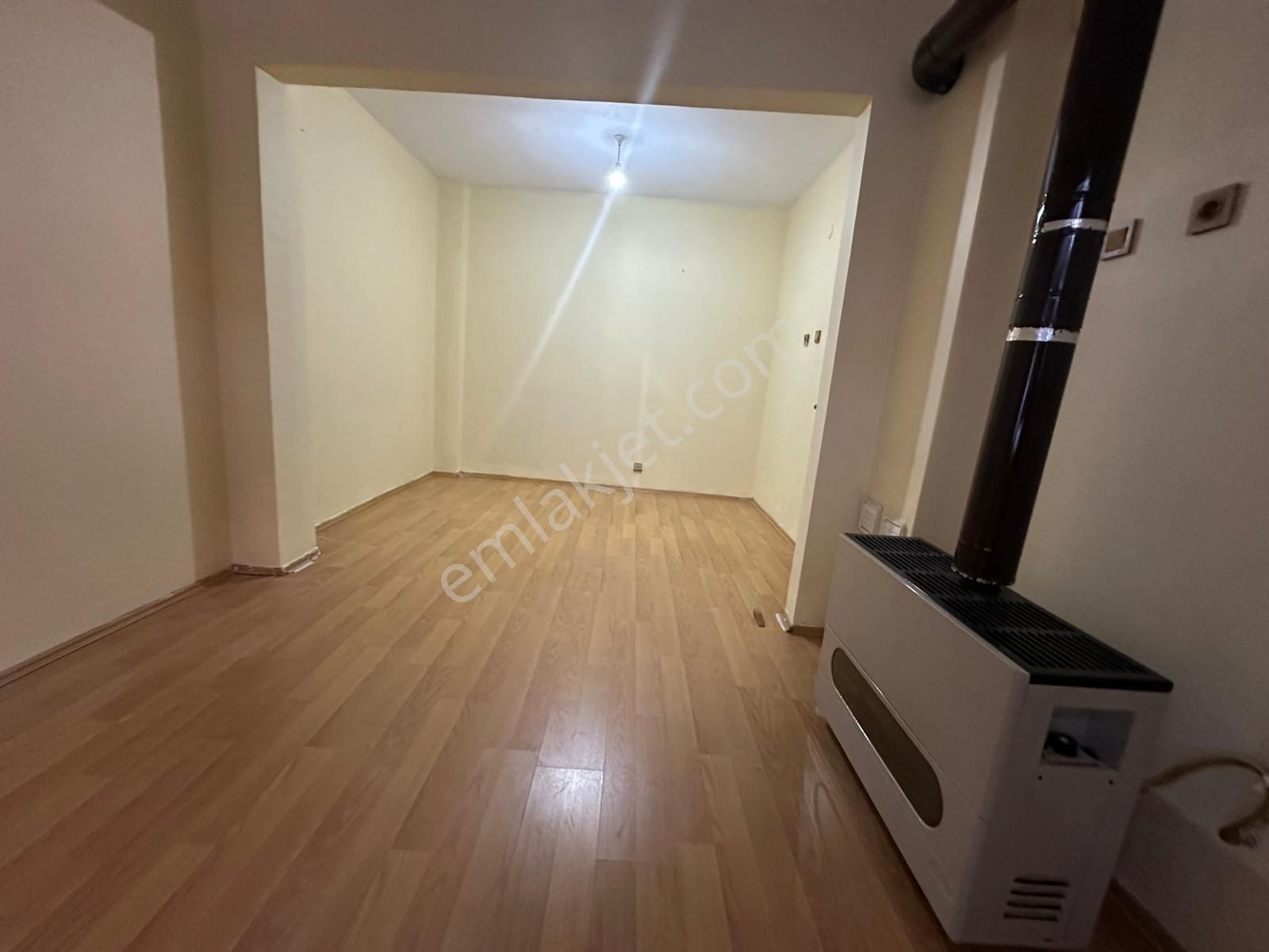 Metrobise Çok Yakın 2+1 Doğalgaz Sobalı - Görsel 20