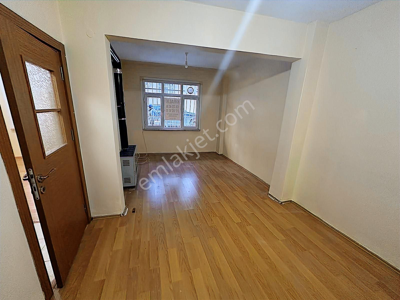 Metrobise Çok Yakın 2+1 Doğalgaz Sobalı