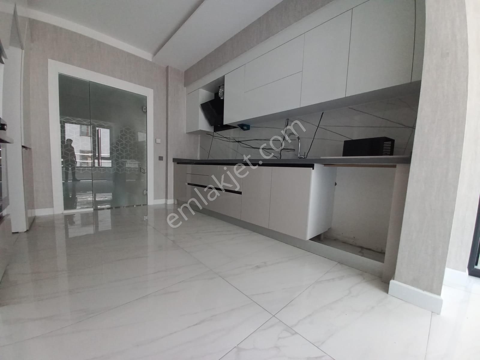 Emrah Çiftci'den Selçuklu Sancak Mah.veysel Karani Cad.yanı Kiralık 3+1 Daire - Görsel 2