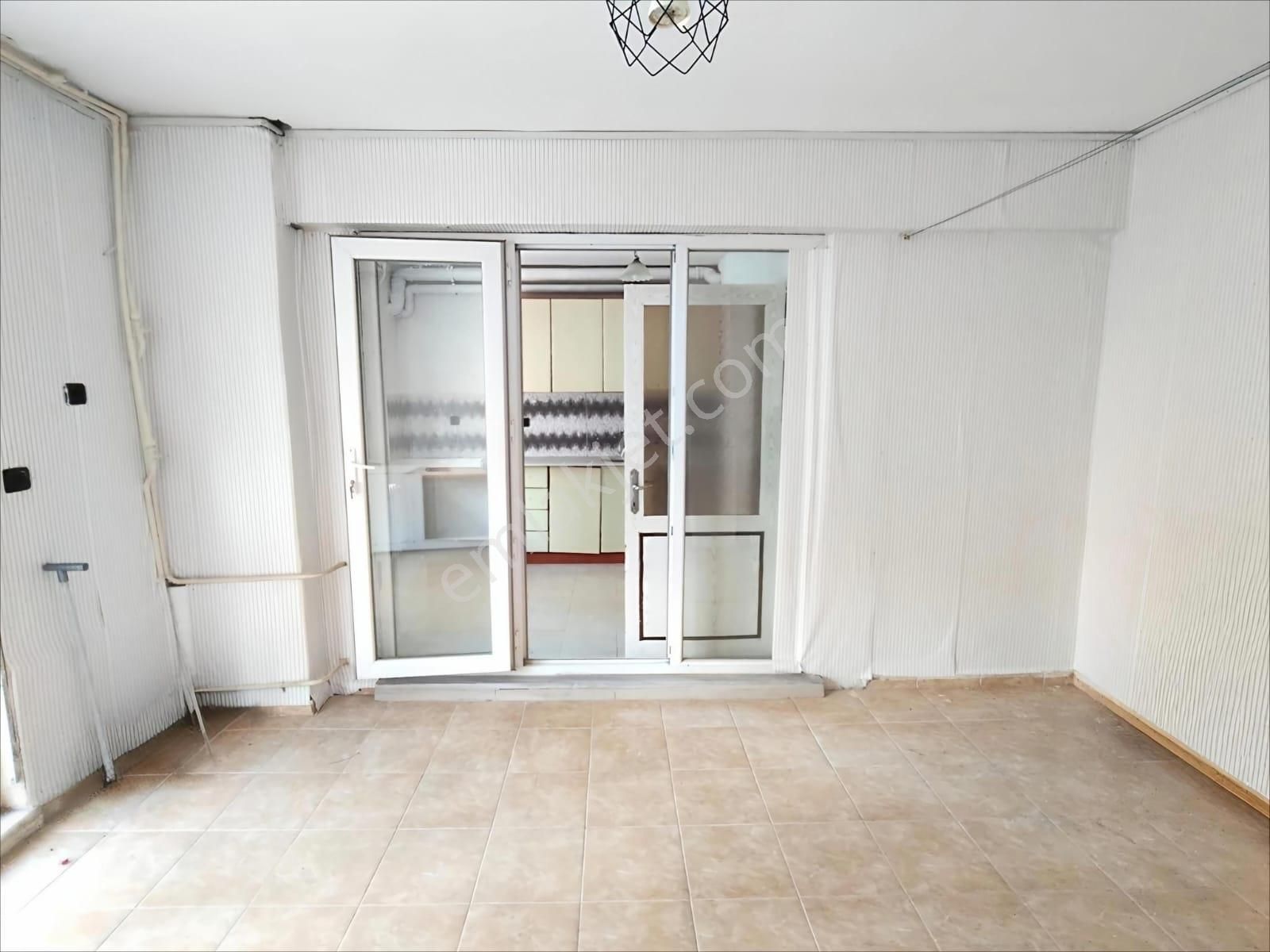 Bahçelievler Teknik Lise Caddesi Üzerinde Yatırımlık 1+1 - Görsel 3