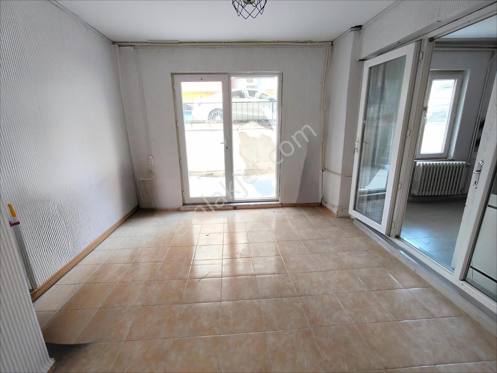 Bahçelievler Teknik Lise Caddesi Üzerinde Yatırımlık 1+1