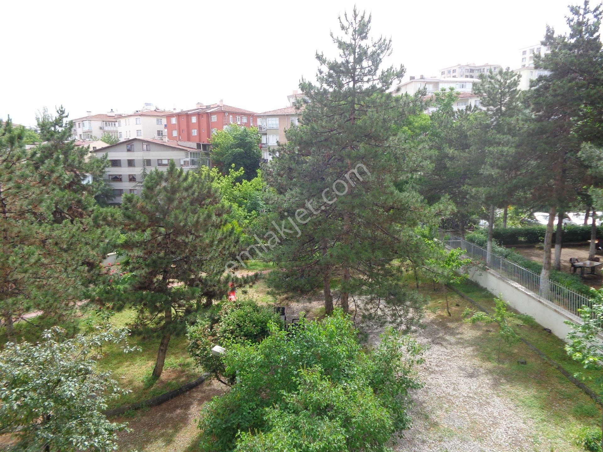 Refik Belendir Sokakta 2.kat , 3+1 , Mobilyalı, Manzaralı, Merkezi ,bakımlı.... - Görsel 12