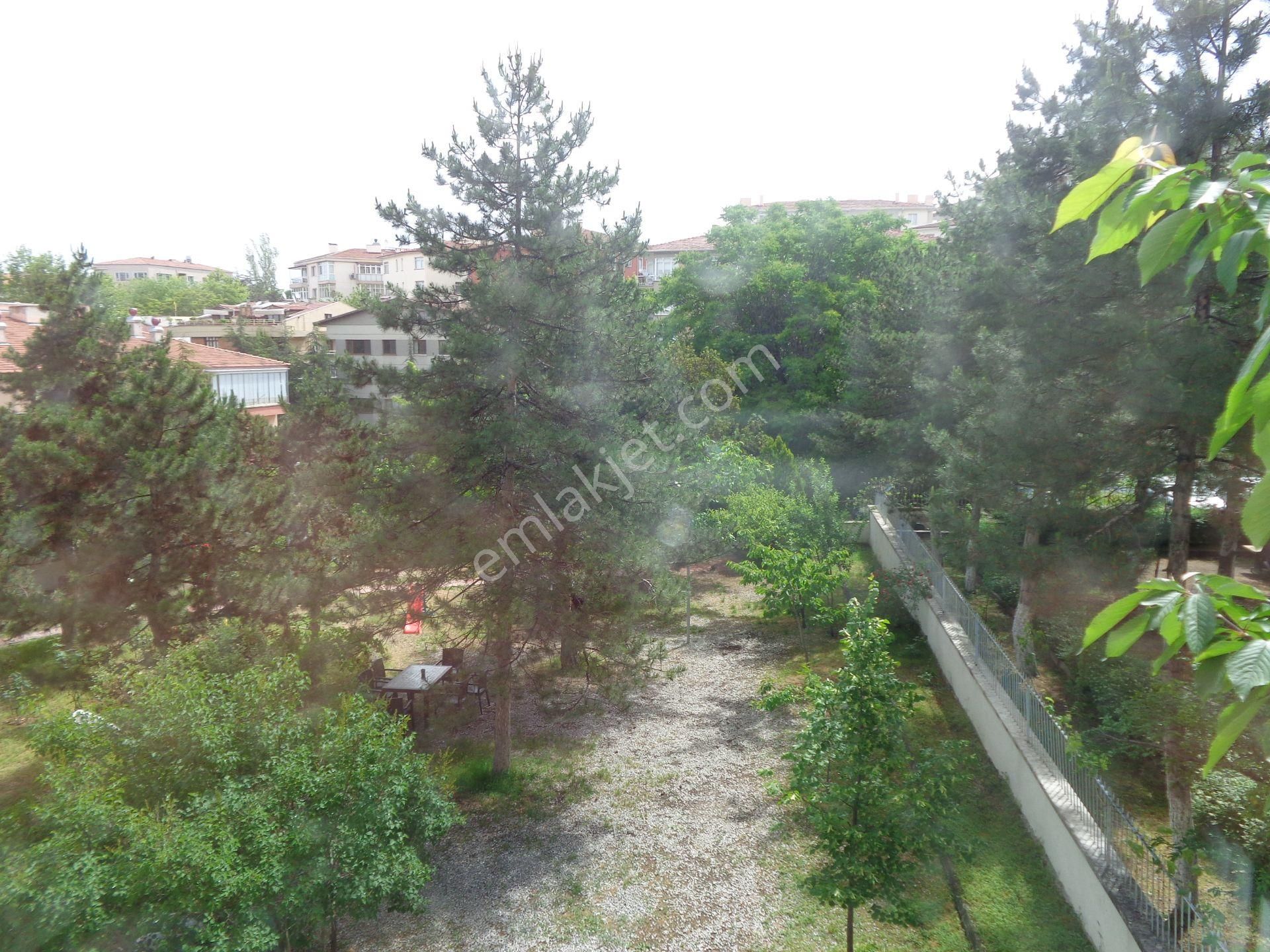 Refik Belendir Sokakta 2.kat , 3+1 , Mobilyalı, Manzaralı, Merkezi ,bakımlı.... - Görsel 26