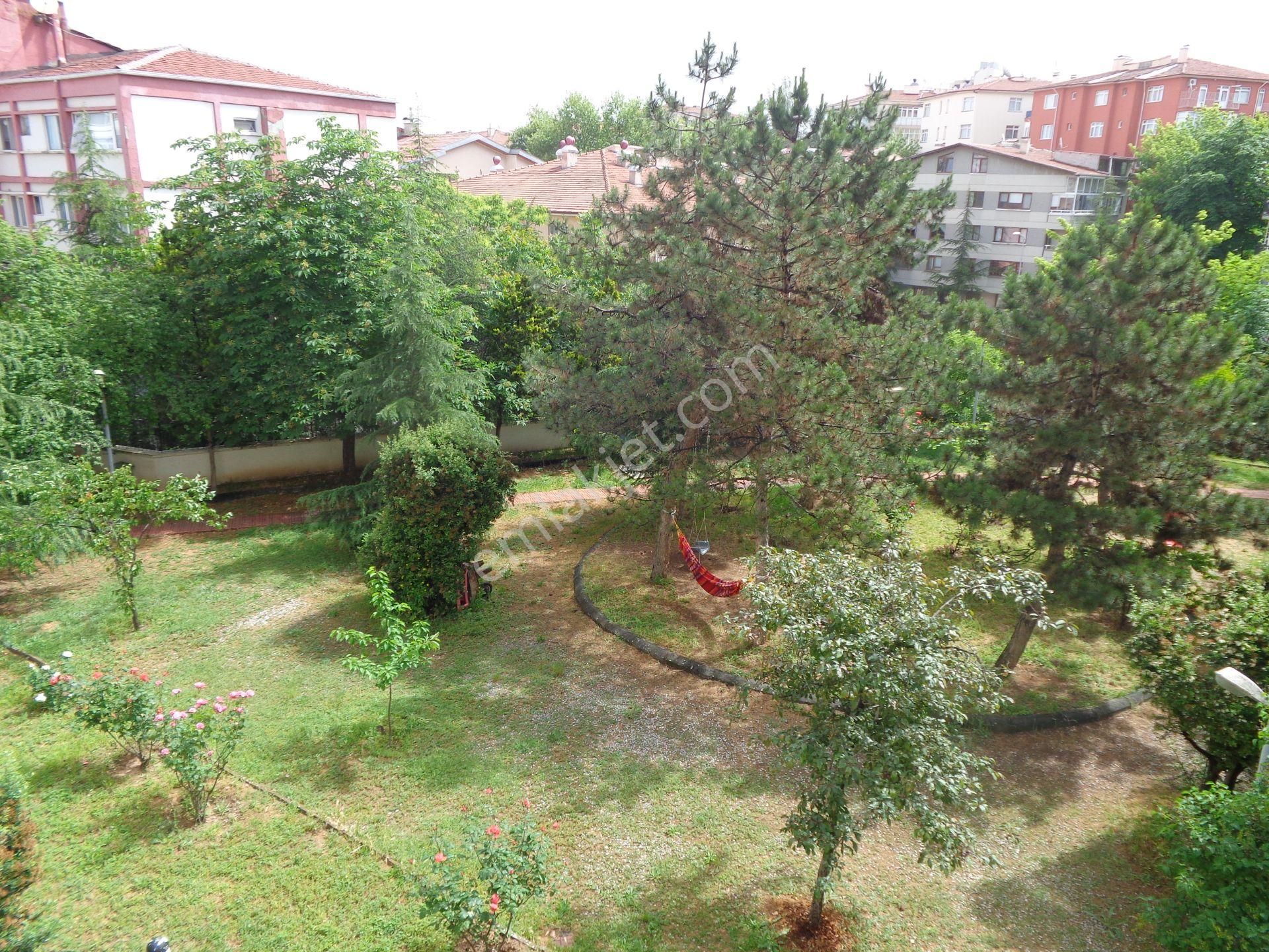 Refik Belendir Sokakta 2.kat , 3+1 , Mobilyalı, Manzaralı, Merkezi ,bakımlı.... - Görsel 10