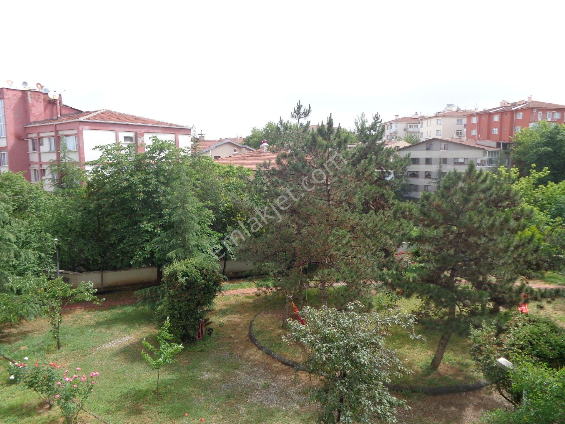 Refik Belendir Sokakta 2.kat , 3+1 , Mobilyalı, Manzaralı, Merkezi ,bakımlı.... - Görsel 6