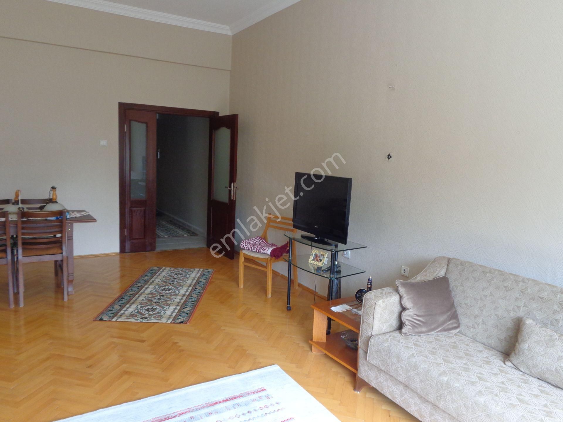 Refik Belendir Sokakta 2.kat , 3+1 , Mobilyalı, Manzaralı, Merkezi ,bakımlı.... - Görsel 8