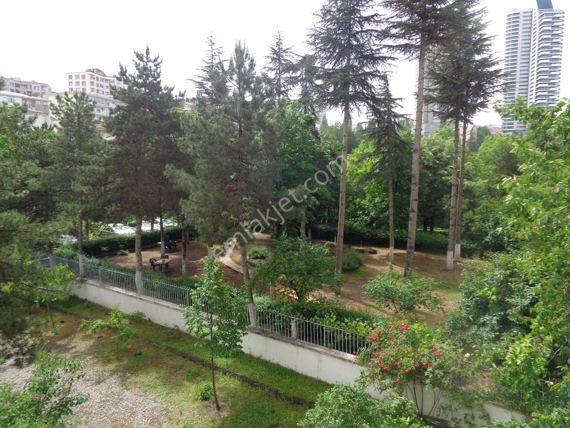 Refik Belendir Sokakta 2.kat , 3+1 , Mobilyalı, Manzaralı, Merkezi ,bakımlı.... - Görsel 11