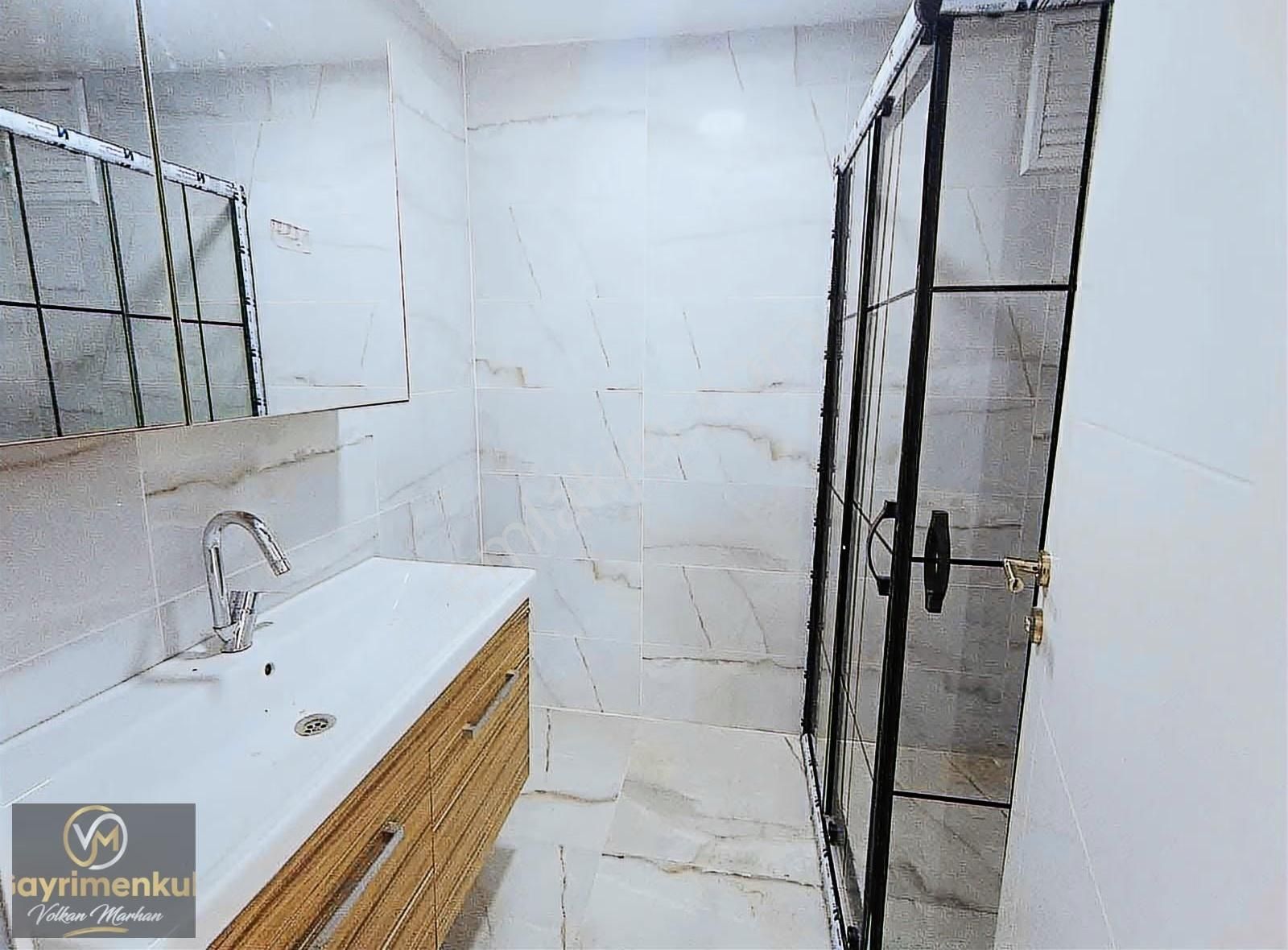 Çengelköy Bahçelievlerde Sitede K.otopark 2+1 Satılık Daire - Görsel 3