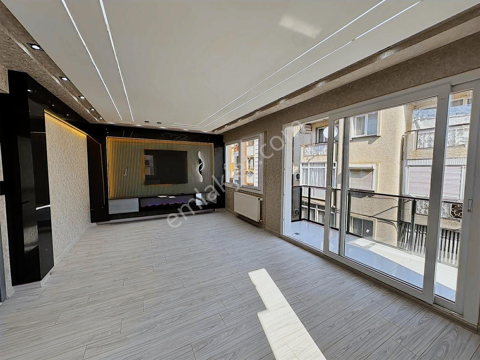 Balçovada 3+1 Ara Kat İçi Lüks Yapılı Satılık Köşe Daire