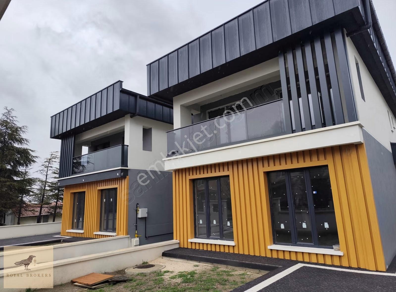Satılık Bağlıca'da Dubleks Modern Villa