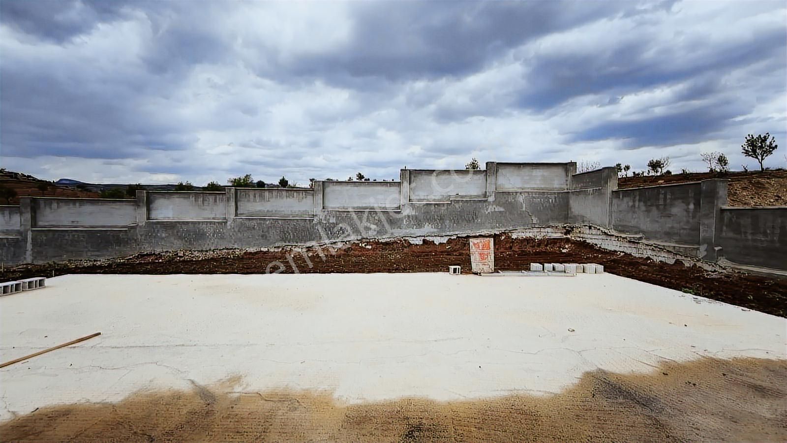 Aktifden Asfalt Üzeri Etrafı Çevrili Kuyusu Olan Bağ Evlik Arazi - Görsel 31