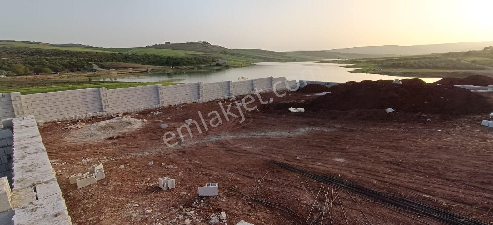 Aktifden Asfalt Üzeri Etrafı Çevrili Kuyusu Olan Bağ Evlik Arazi - Görsel 11