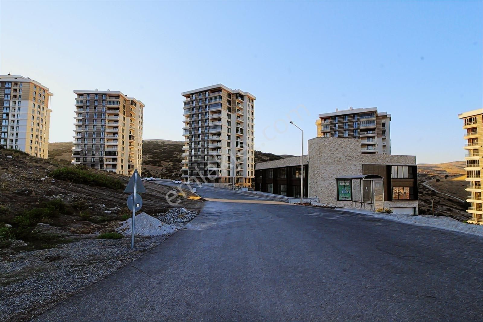 Startkey Yönden Baltok Konutlarında Şehir Manzaralı 3+1 Daire