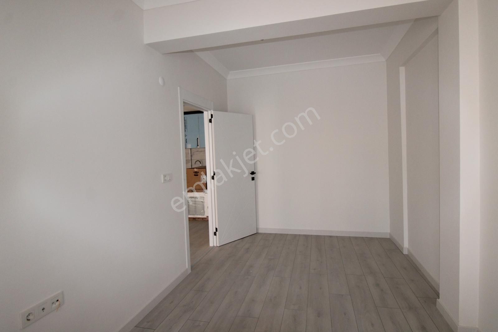 Bahçelievler Mah. Teknik Lise Cd. Ptt Şubesi Sokağında 1+1 Daire - Görsel 8