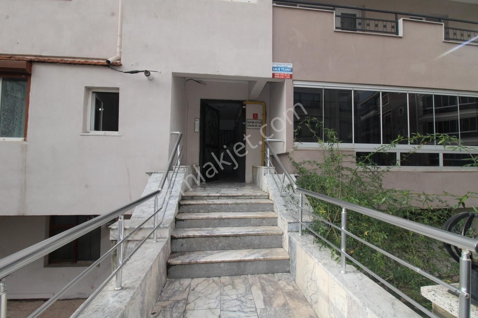 Startkey Den Bahçelievlerde Satılık Arakat 2+1 Daire 115m2