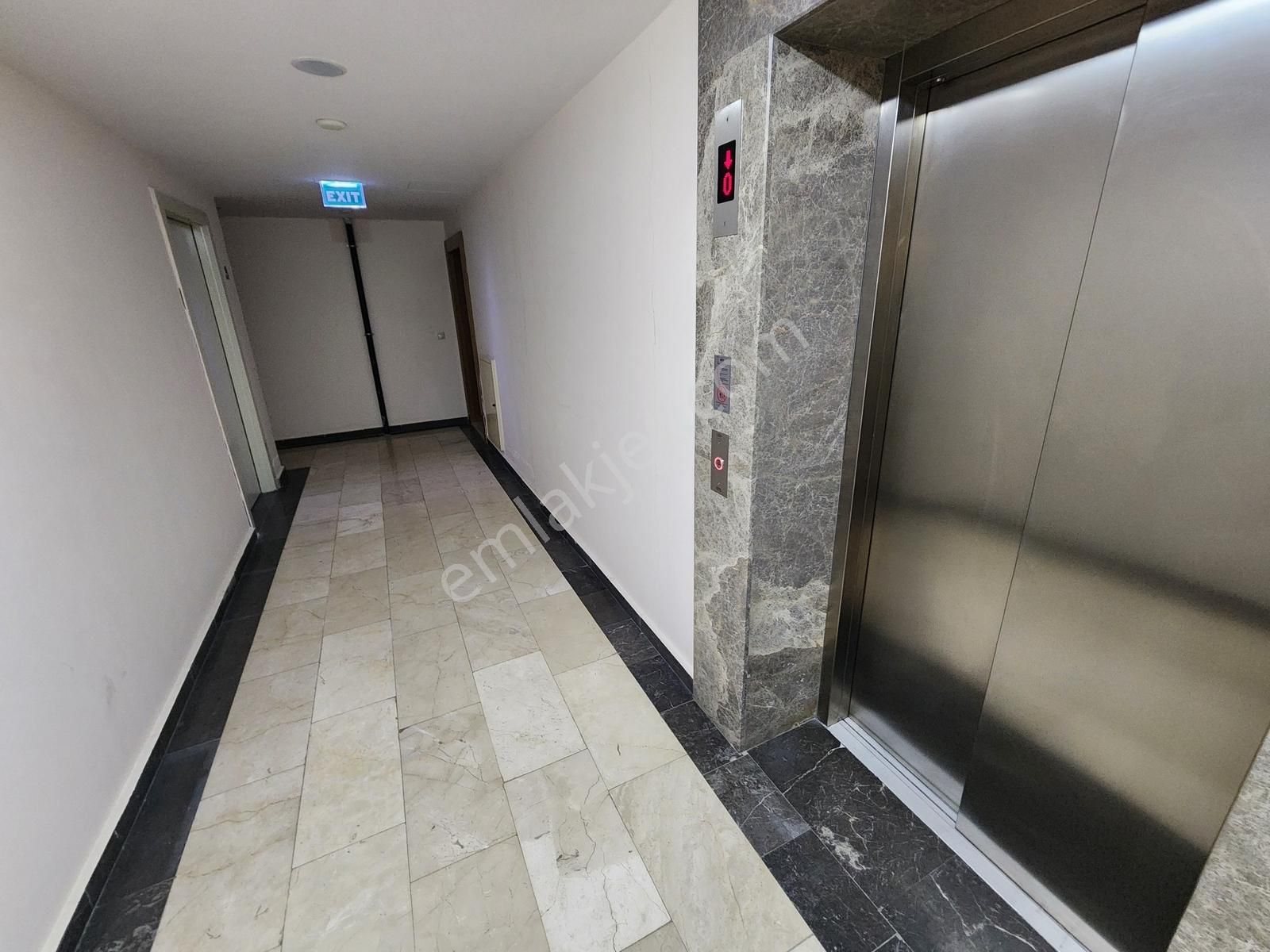 Startkey Yönden Şehir Manzaralı Ferah Kapalı Otoparklı 3+1 - Görsel 12