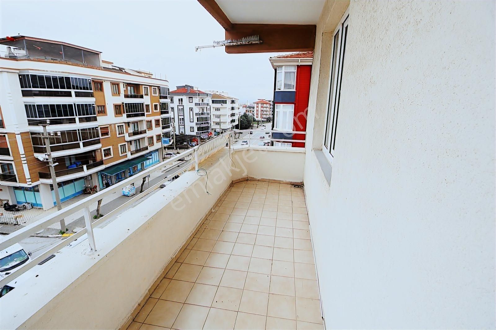 Startkey Yönden M.a.ersoy Cadde Üstü İçi Yenilenmiş Geniş 3+1 - Görsel 23
