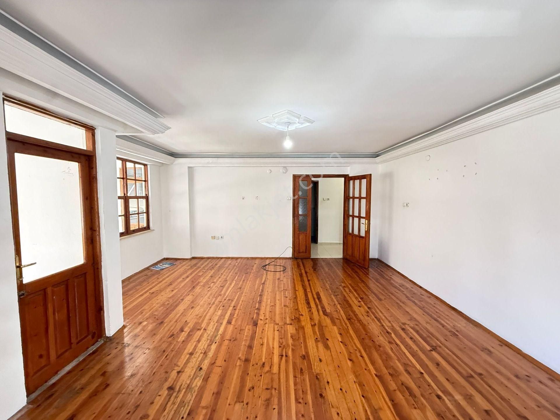 Alanya Güllerpınarı 25m Yol Üstü 3+1 Eşyasız Kiralık Daire - Görsel 3