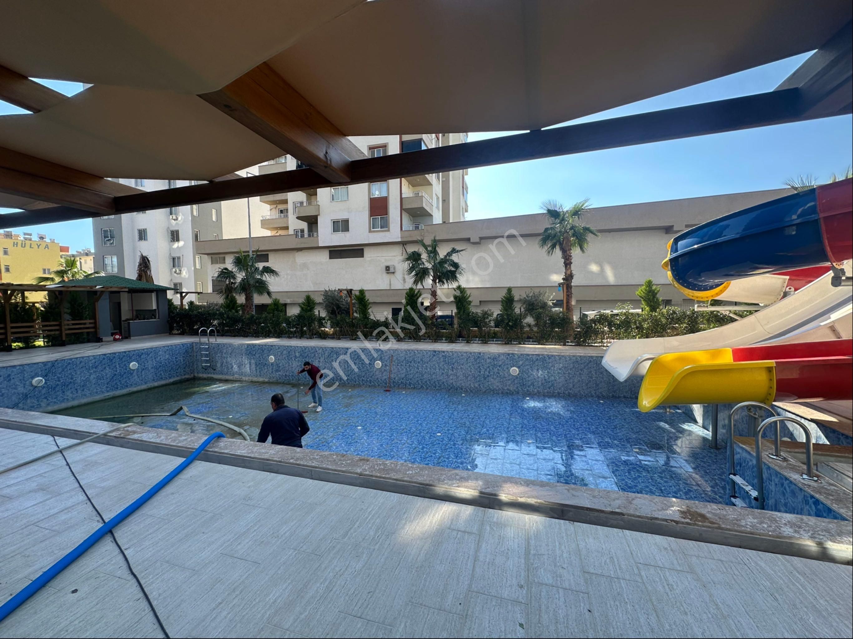 Tömükte Full Aktiviteli Sitede 1+1 Fırsat Daire